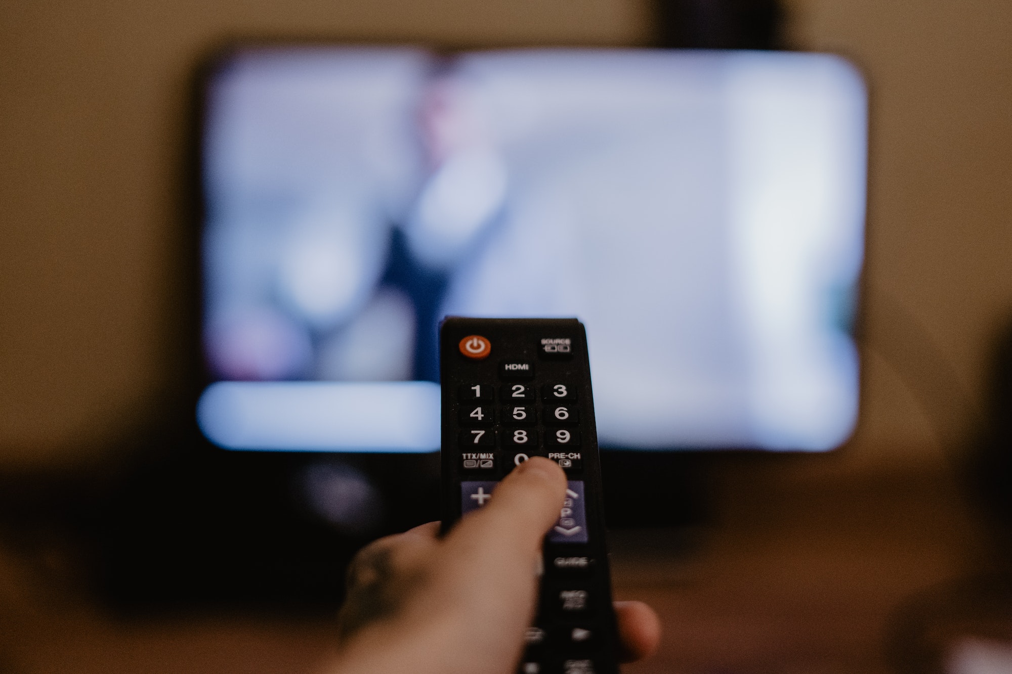 Différence et comparaison entre la télévision par câble et la télévision par antenne